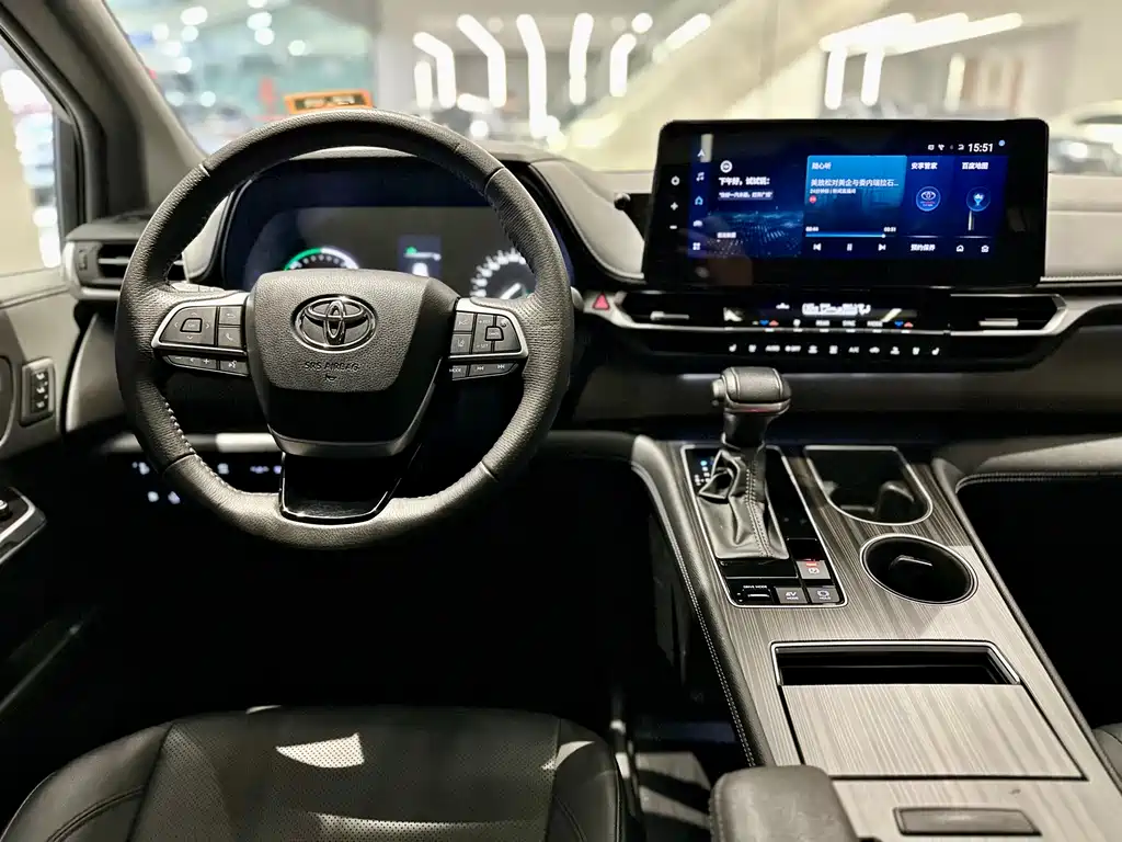 Granvia 2.5 L Hybrid Noble VIP