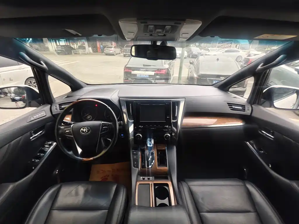 Alphard 3.5 L Distinguished