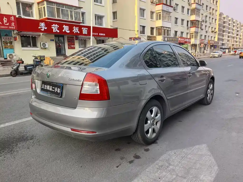 Octavia 1.6 L Auto Yijie