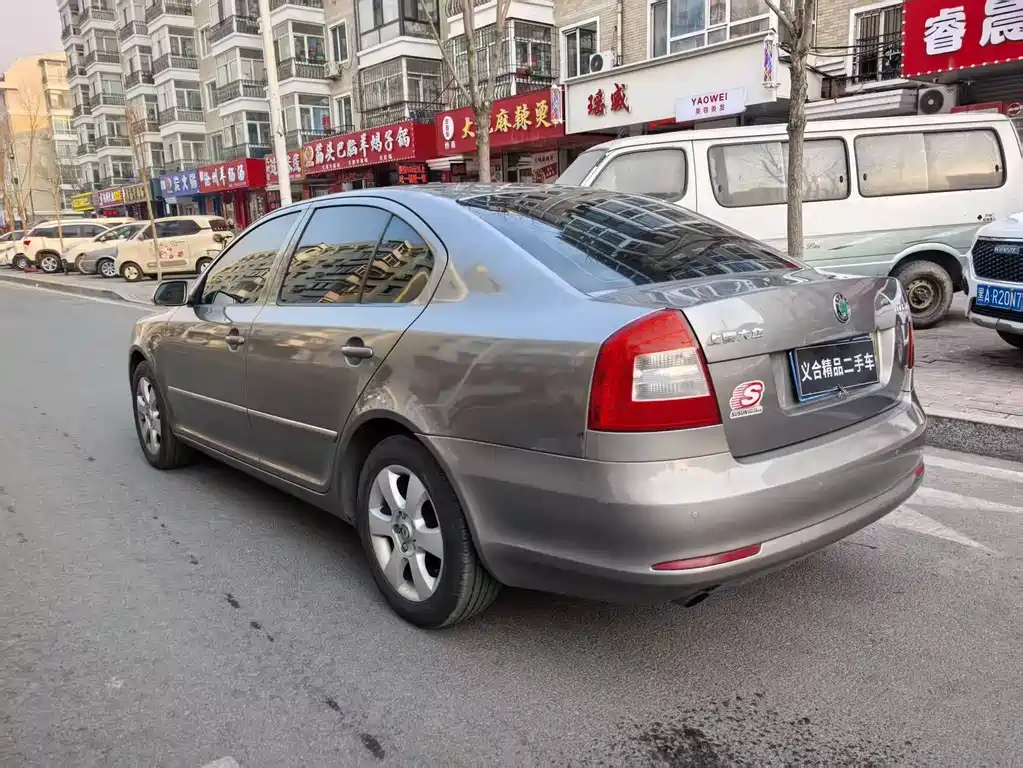 Octavia 1.6 L Auto Yijie