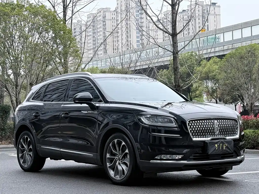 Nautilus 2.0 T 4 WD Graceful