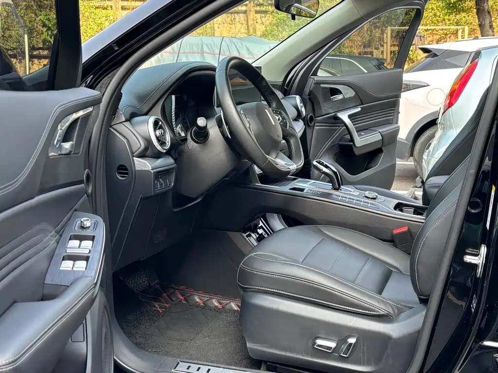 WEY VV5 魏牌 VV5 2021款 1.5 T 两驱元气橙版