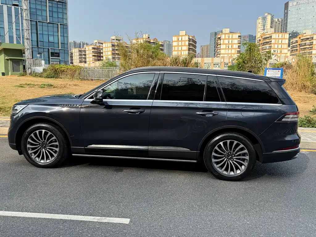 Aviator 3.0 T V6 4 WD Graceful