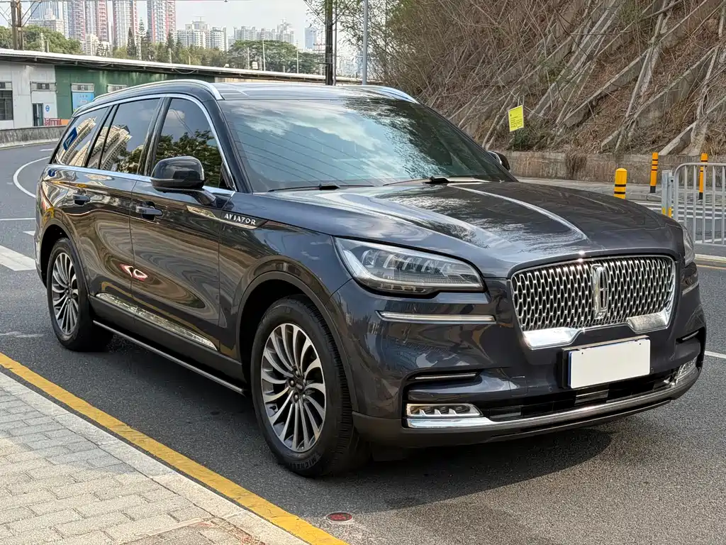 Aviator 3.0 T V6 4 WD Graceful