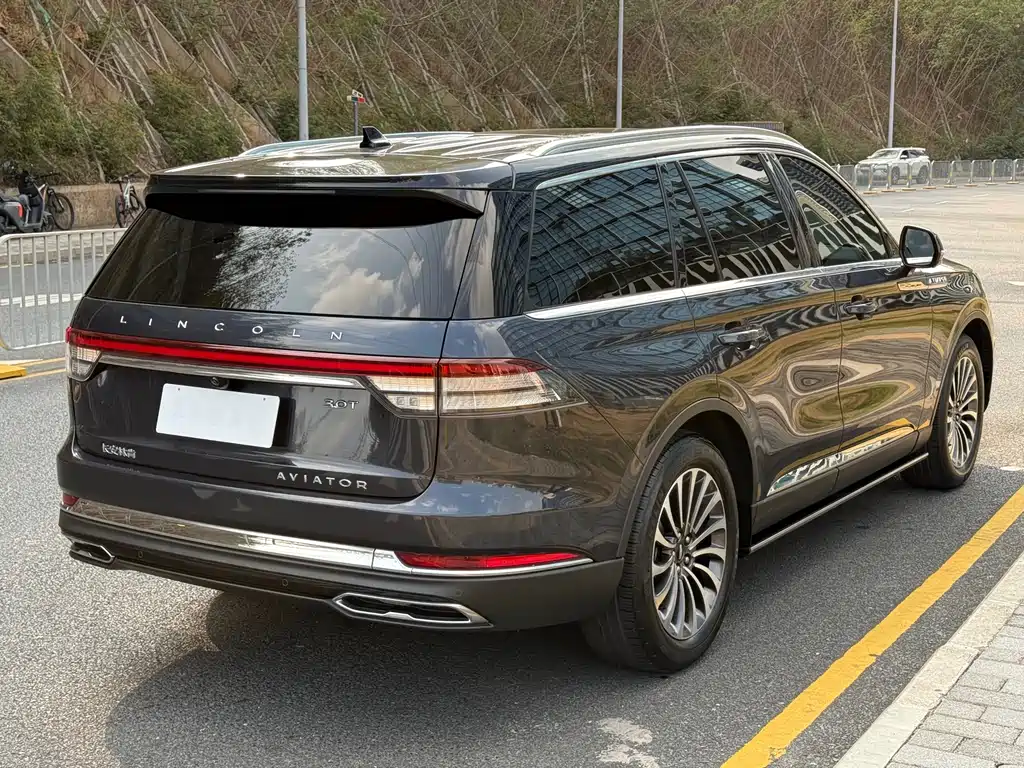 Aviator 3.0 T V6 4 WD Graceful