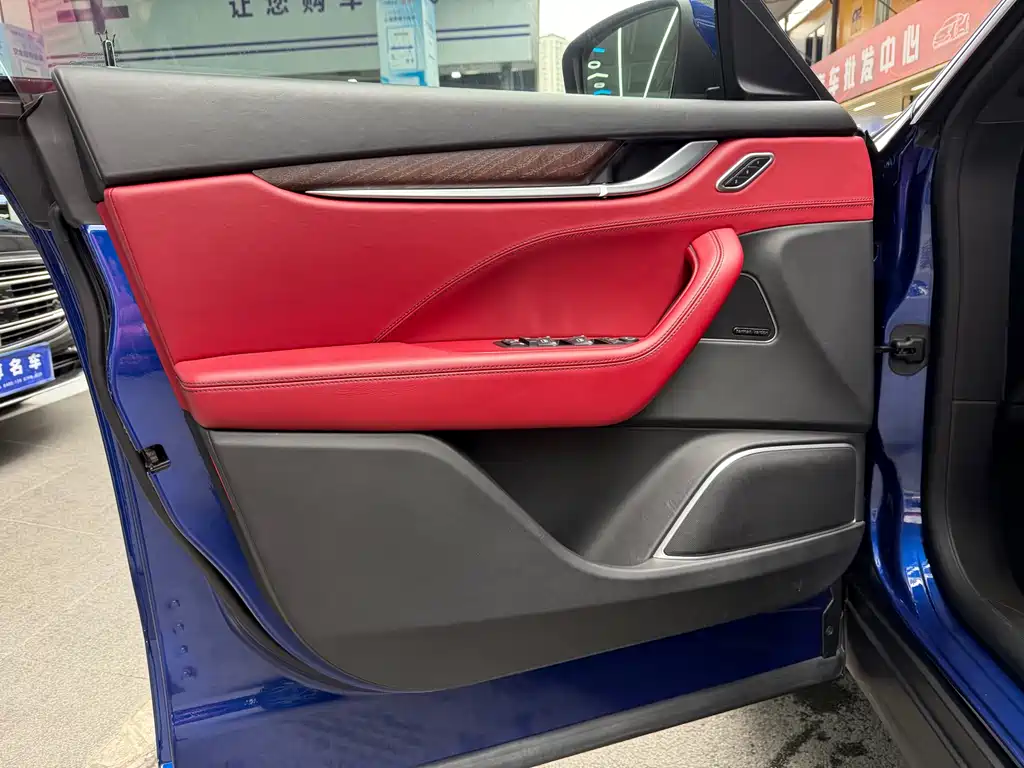 Levante 3.0 T Standard