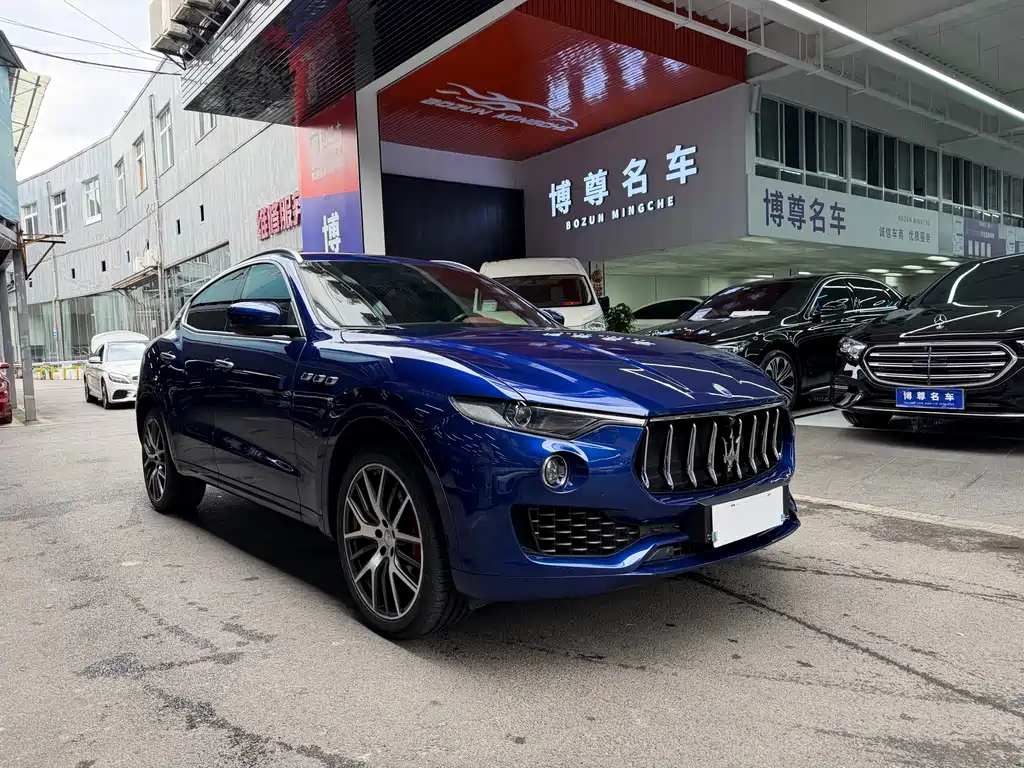 Levante 3.0 T Standard