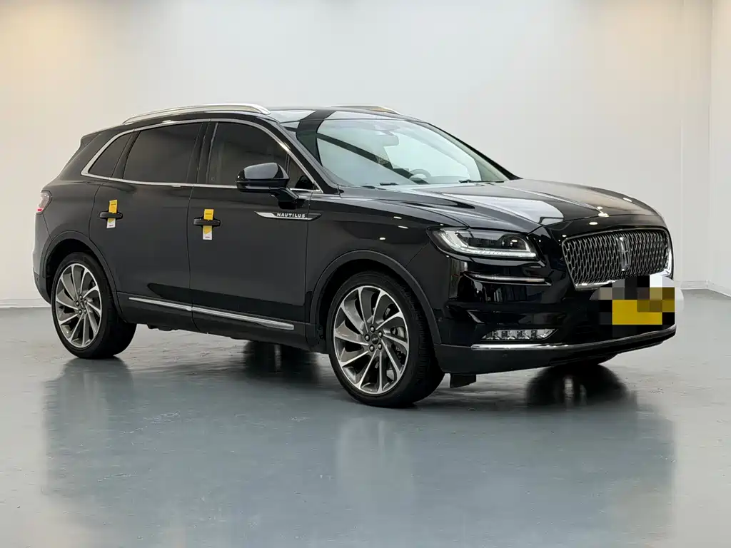 Nautilus 2.7 T 4 WD Honor Shine