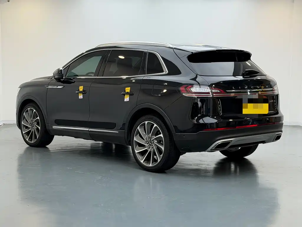 Nautilus 2.7 T 4 WD Honor Shine
