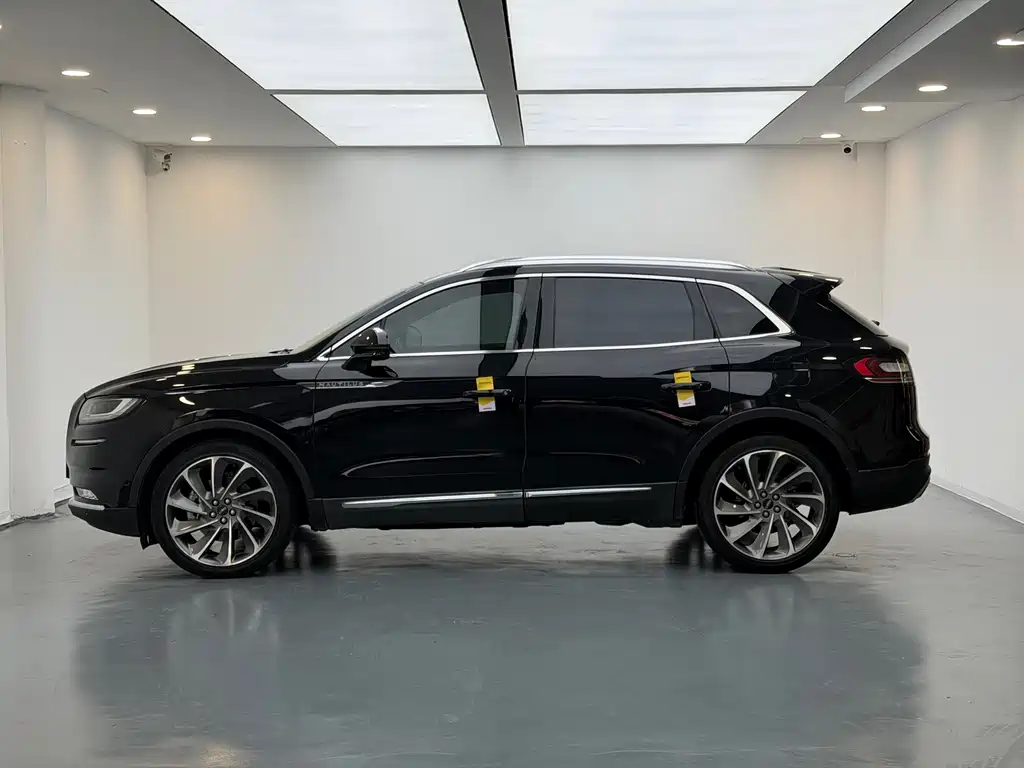 Nautilus 2.7 T 4 WD Honor Shine