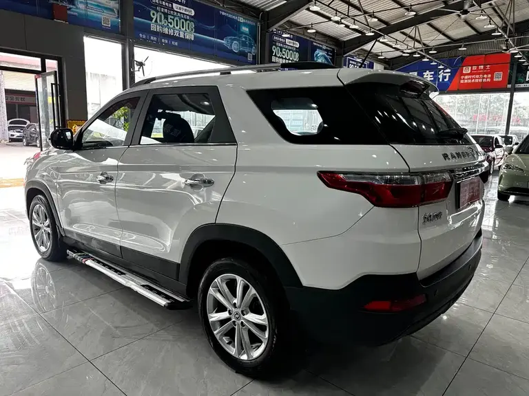 Dongfeng Fengguang S560 1.8 L CVT Elite