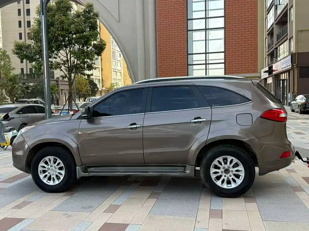Yusheng S350 驭胜S350 2014款 2.4 T 自动四驱柴油豪华天窗版5座