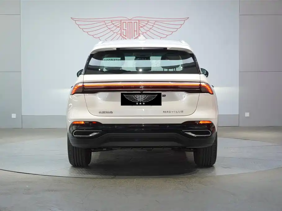 Nautilus 2.0 T 4 WD Premium
