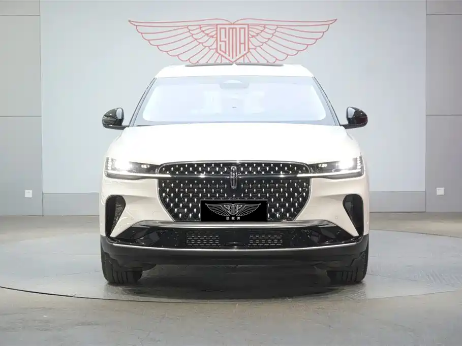 Nautilus 2.0 T 4 WD Premium