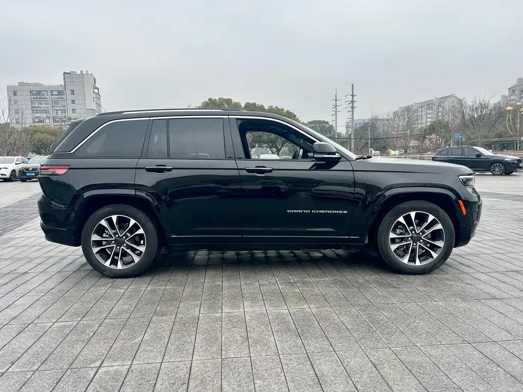 Grand Cherokee 4 xe (Import) 大切诺基4 xe进口 2023款 4 xe 远峰版
