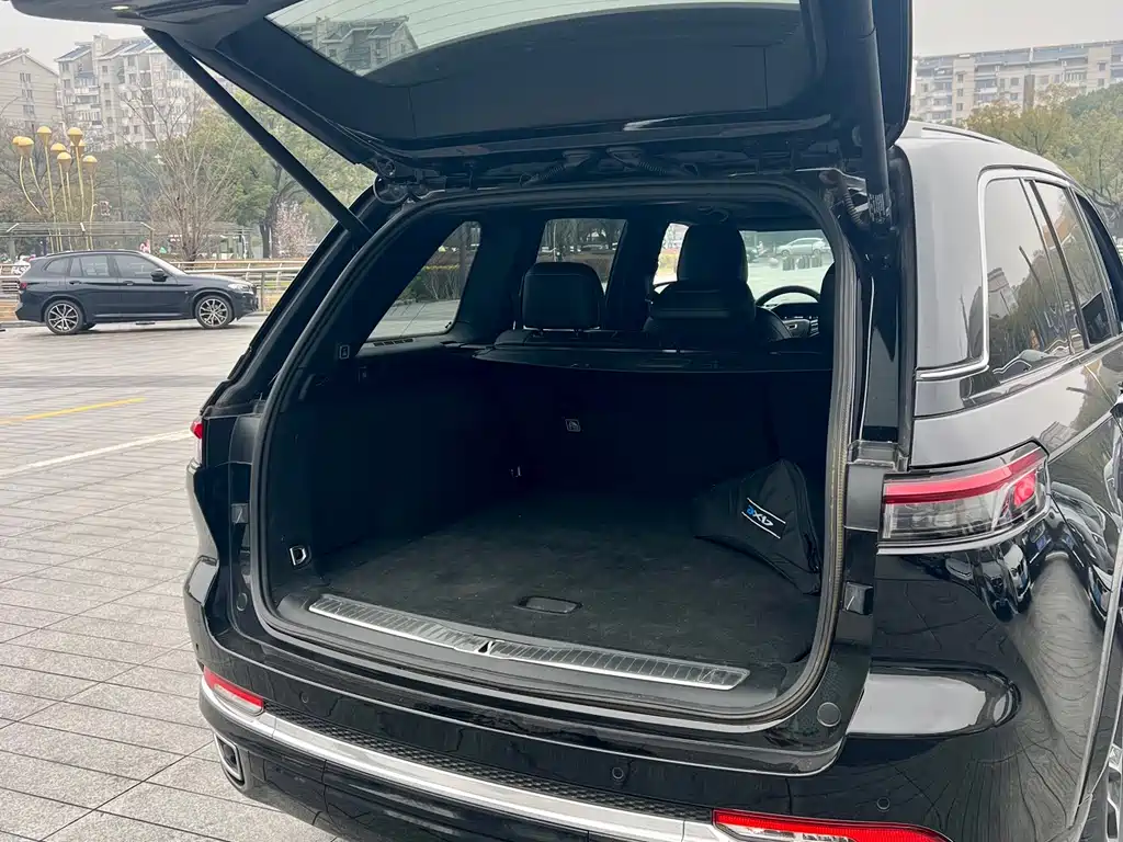 Grand Cherokee 4 xe (Import) 大切诺基4 xe进口 2023款 4 xe 远峰版
