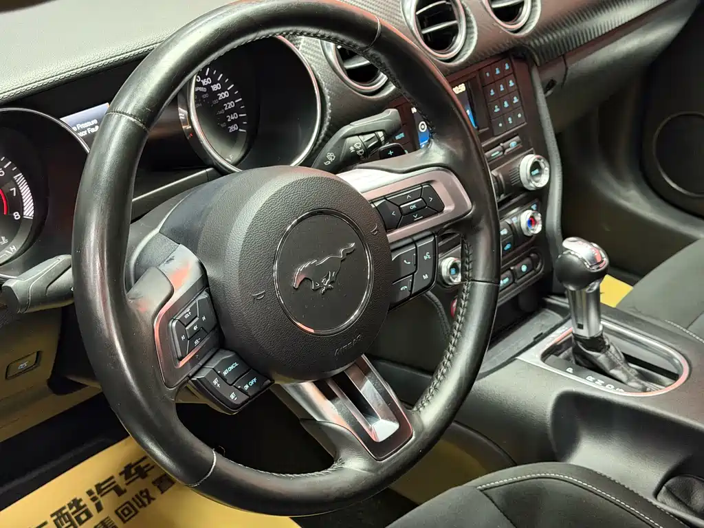 Mustang 2.3 L EcoBoost Dark Knight Sport