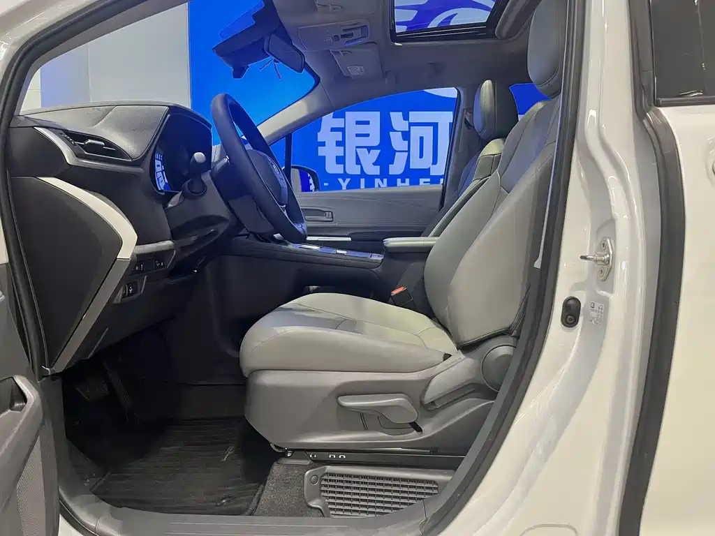Granvia 2.5 L Hybrid Comfort