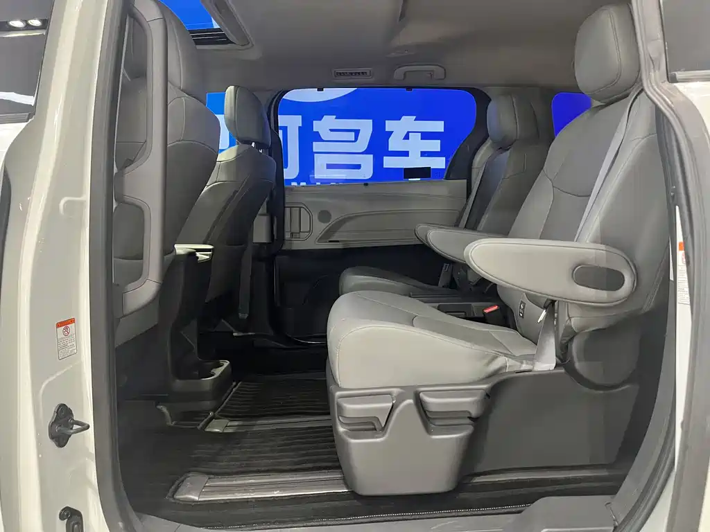 Granvia 2.5 L Hybrid Comfort