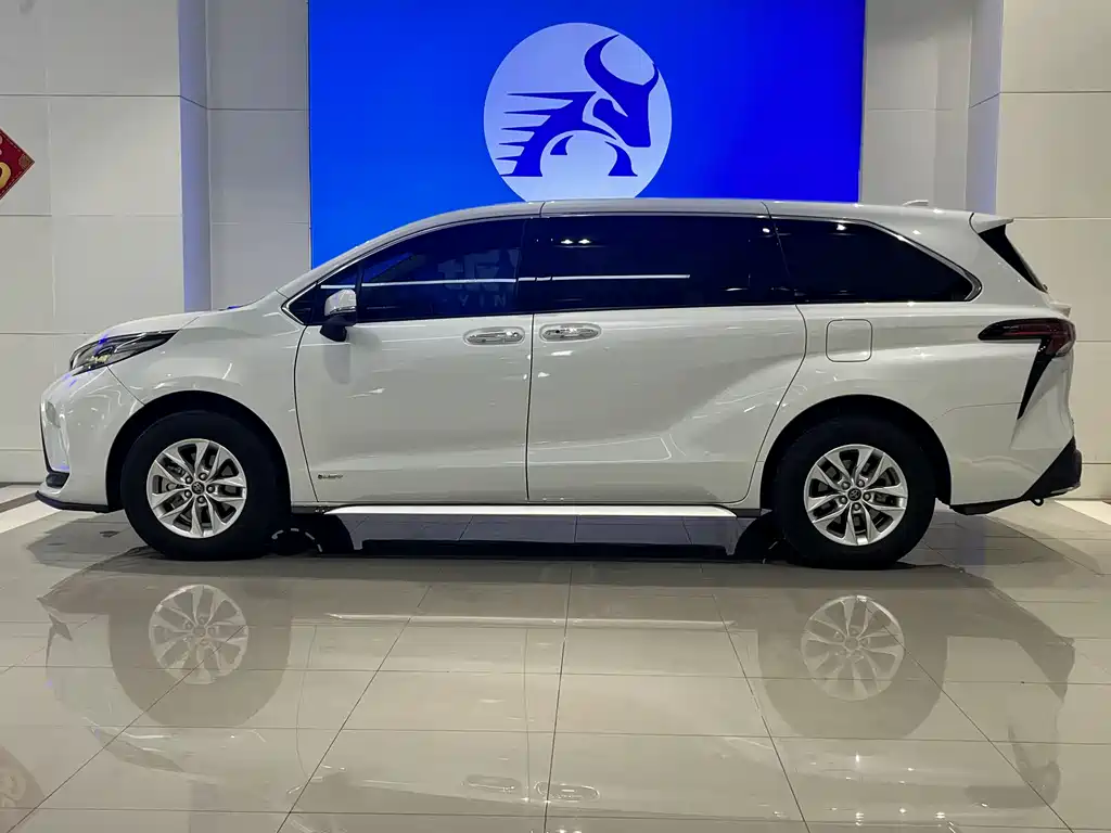 Granvia 2.5 L Hybrid Comfort