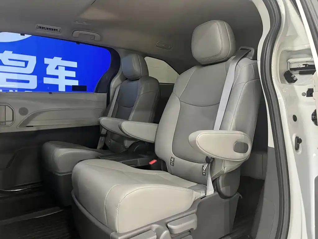 Granvia 2.5 L Hybrid Comfort