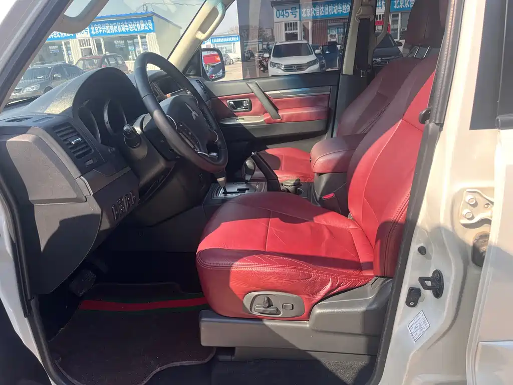 Pajero (Import) 3.0 L Auto Standard CN-V