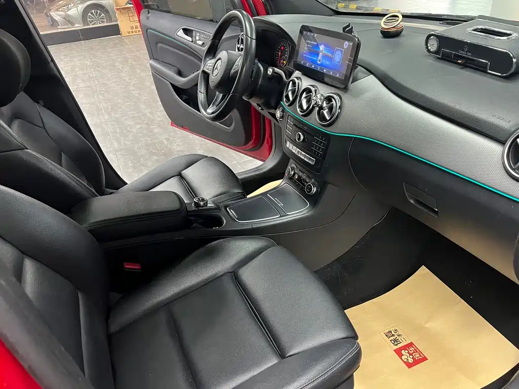 Mercedes-Benz B-Class 奔驰B级 2016款 B 200 臻藏版