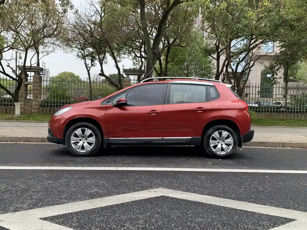 Peugeot 2008 标致2008 2015款 玩酷版 1.6 L 自动翡翠型