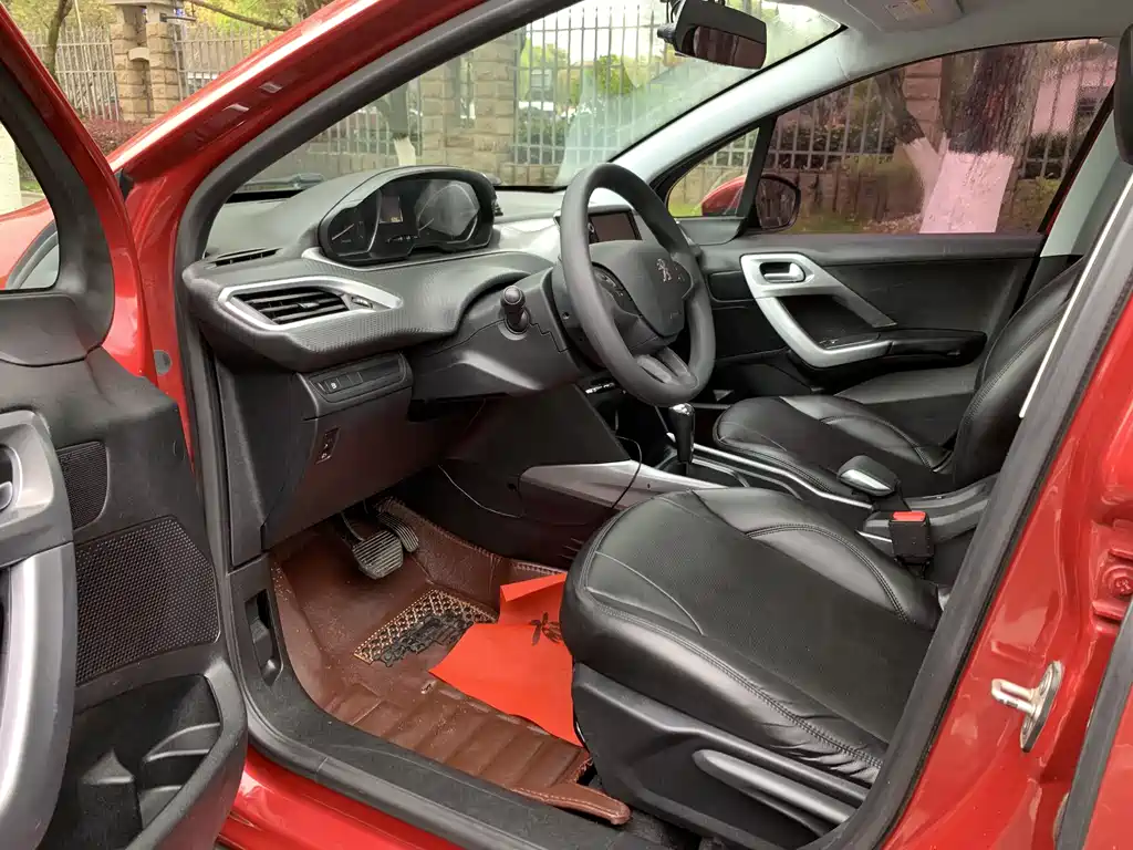 Peugeot 2008 标致2008 2015款 玩酷版 1.6 L 自动翡翠型