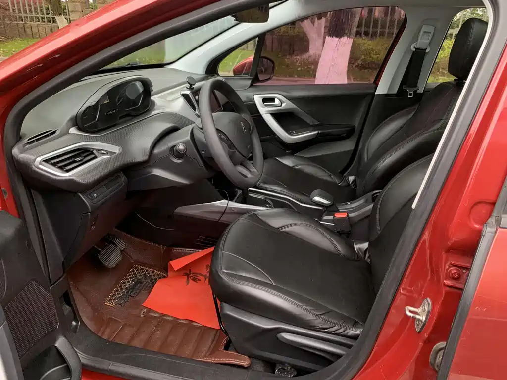 Peugeot 2008 标致2008 2015款 玩酷版 1.6 L 自动翡翠型