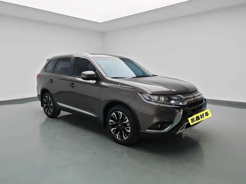 Outlander 2.0 L 2 WD Smooth Enjoyment 5-seat