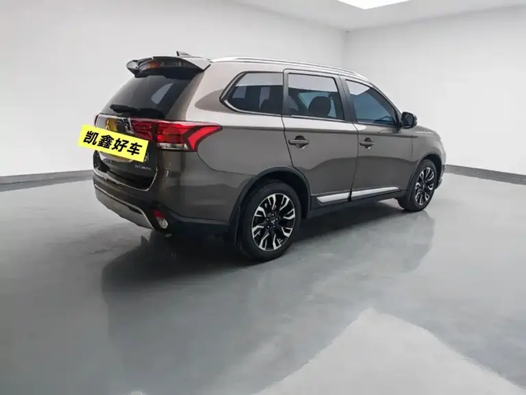 Mitsubishi Outlander 2.0 L 2 WD Smooth Enjoyment 5-seat
