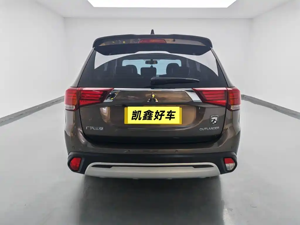 Outlander 2.0 L 2 WD Smooth Enjoyment 5-seat