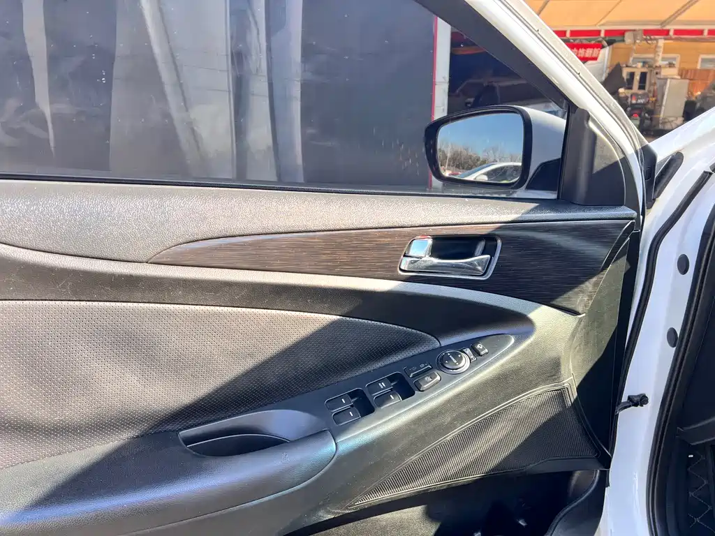 Sonata 2.0 L Auto Distinguished