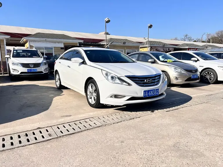 Hyundai Sonata 2.0 L Auto Distinguished