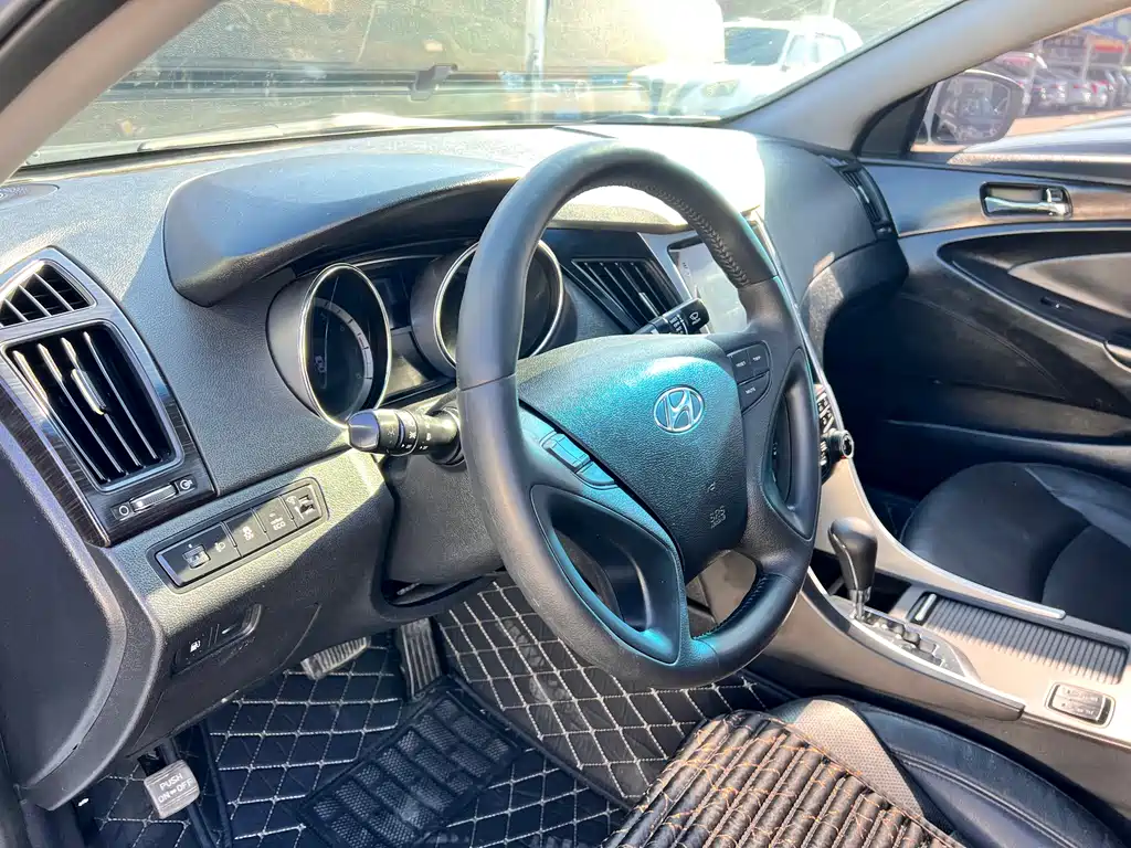 Sonata 2.0 L Auto Distinguished