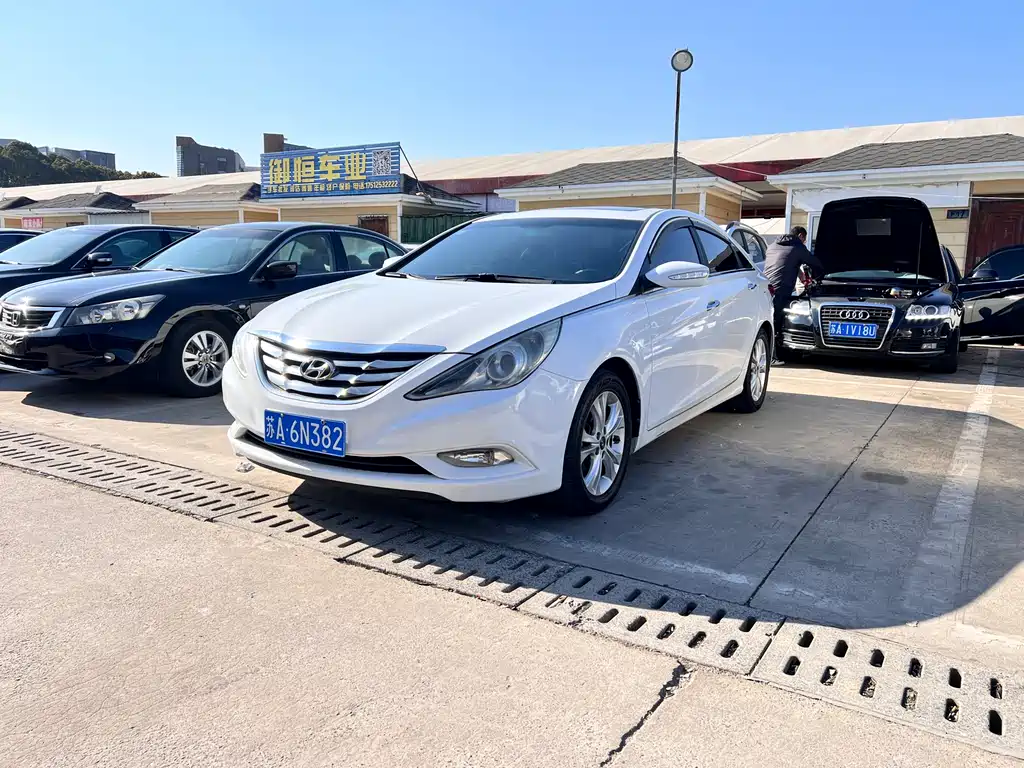 Sonata 2.0 L Auto Distinguished