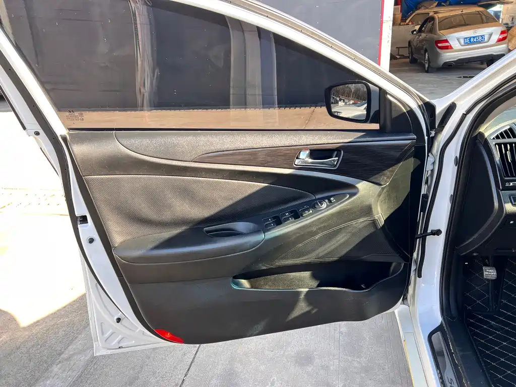Sonata 2.0 L Auto Distinguished