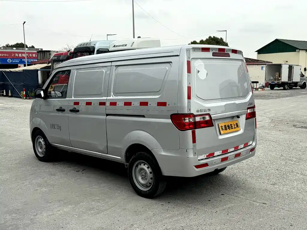 Xiaohaishi X30 小海狮X30 2024款 1.5 L 财富型厢货 2/5座 前置空调