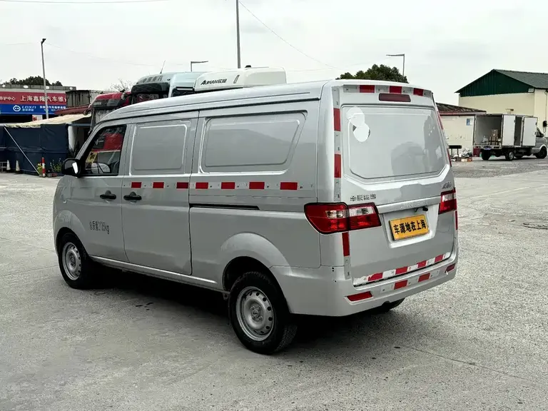 Jinbei Xiaohaishi X30 小海狮X30 2024款 1.5 L 财富型厢货 2/5座 前置空调