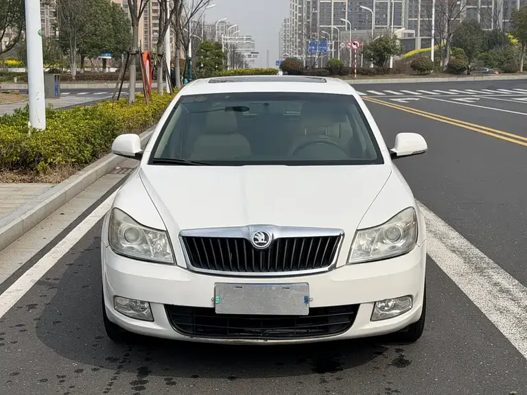 Skoda Octavia Classic 1.6 L Auto Yijie