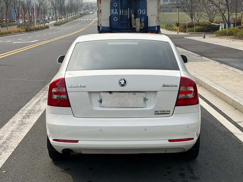 Octavia Classic 1.6 L Auto Yijie