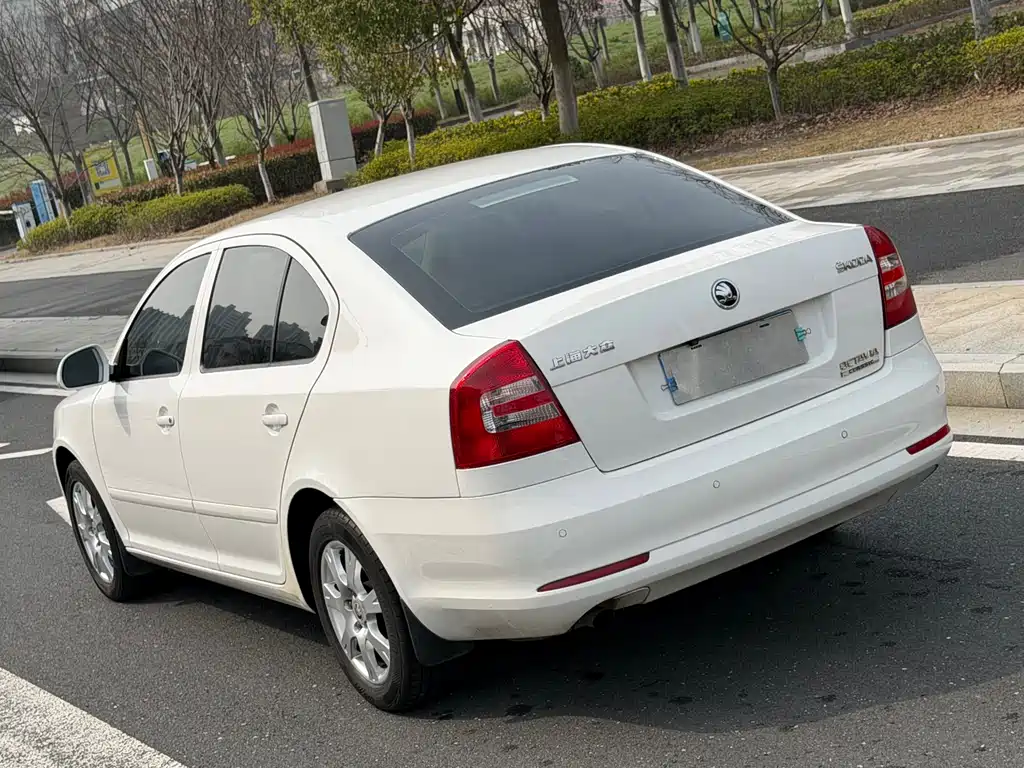 Octavia Classic 1.6 L Auto Yijie