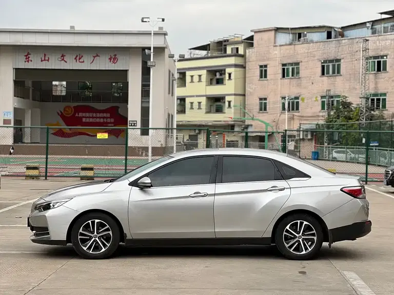 Venucia D60 启辰D60 2019款 1.6 L XV CVT智联豪华版