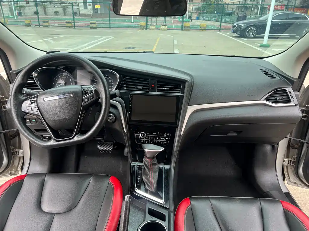 Venucia D60 启辰D60 2019款 1.6 L XV CVT智联豪华版