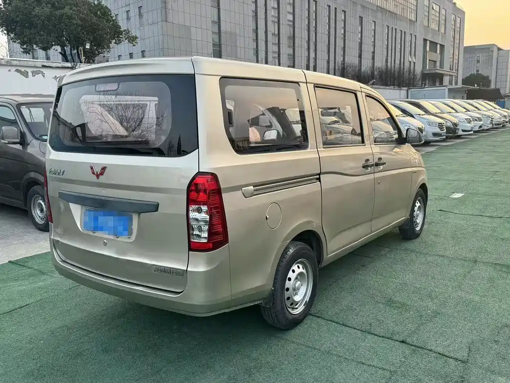 Wuling Rongguang V 1.5 L Standard
