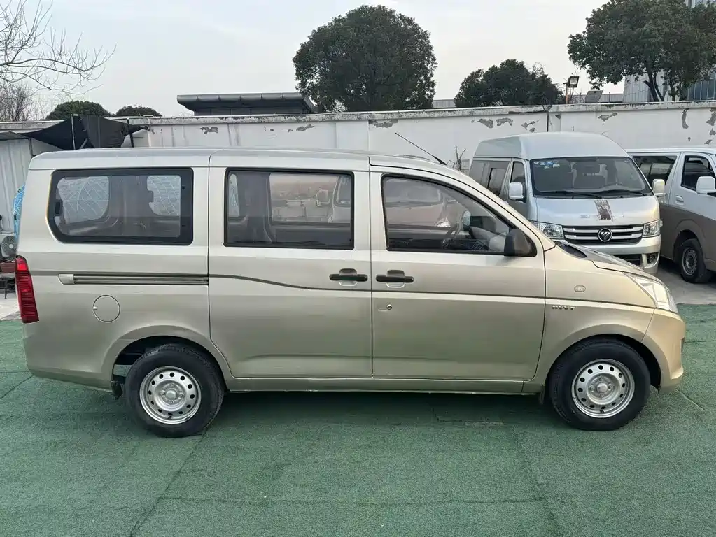 Wuling Rongguang V 1.5 L Standard