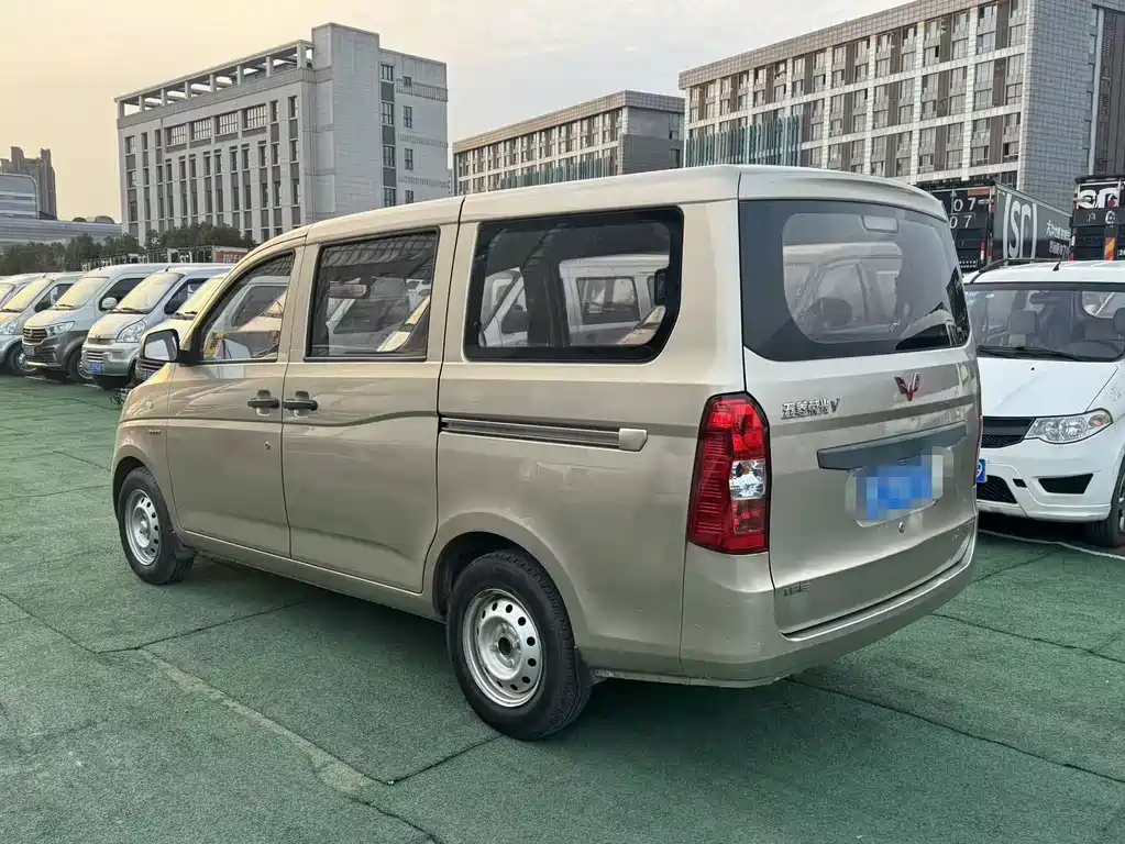 Wuling Rongguang V 1.5 L Standard