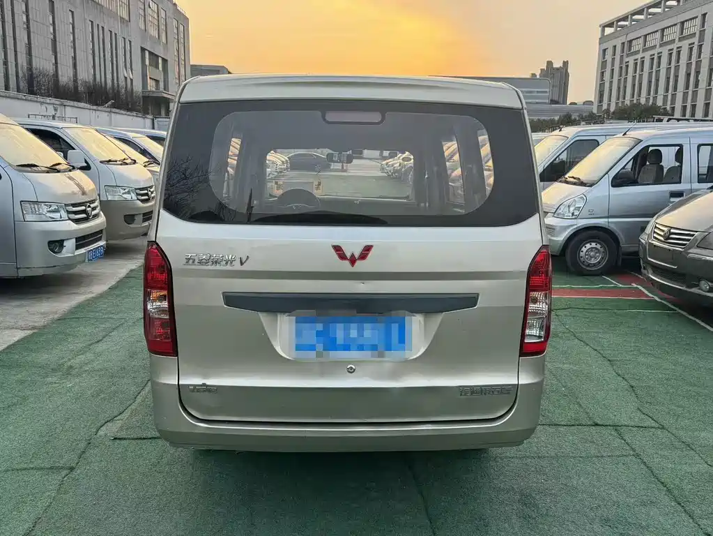 Wuling Rongguang V 1.5 L Standard