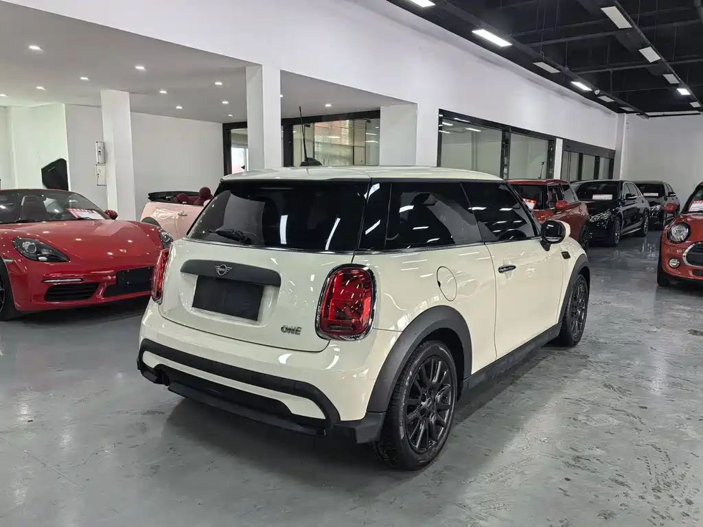 MINI Facelift 1.5 T ONE